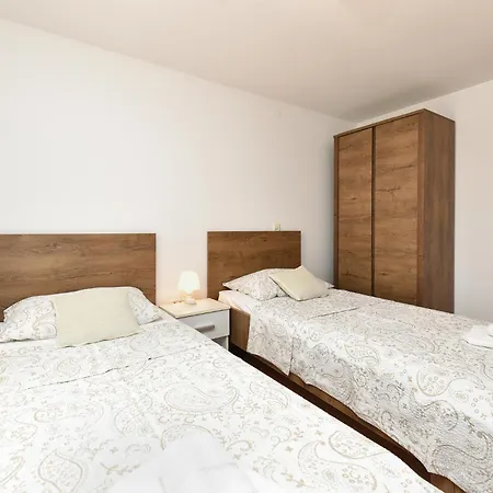 Apartman Biserka 2240 *