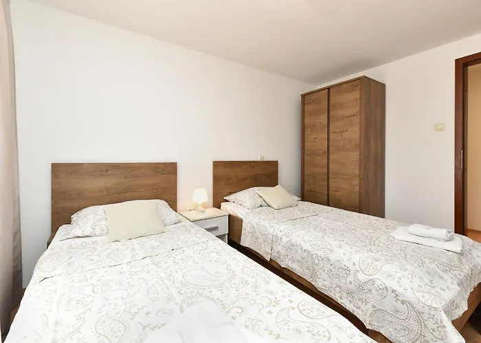 Apartman Biserka 2240 *